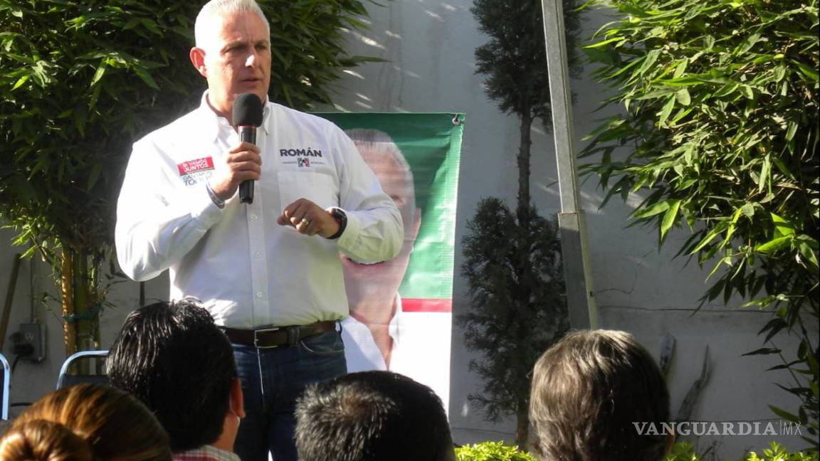 Alumnos de escasos recursos recibirán becas y apoyos para el transporte público en Torreón: Román Cepeda