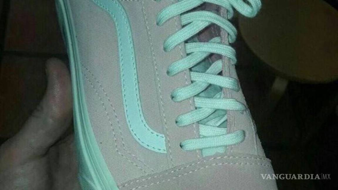Verde con gris, o rosa con blanco, ¿de qué color son estos tenis?