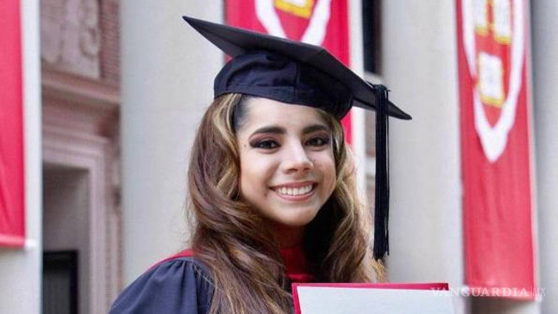 $!Dafne tiene el récord en México de haber ingresado a una licenciatura: lo hizo a los 10 años. Se tituló a los 13 años como licenciada en psicología