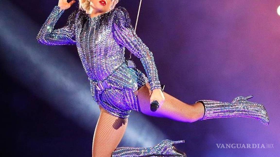 Lady Gaga 'voló' y sorprendió en el Super Bowl LI