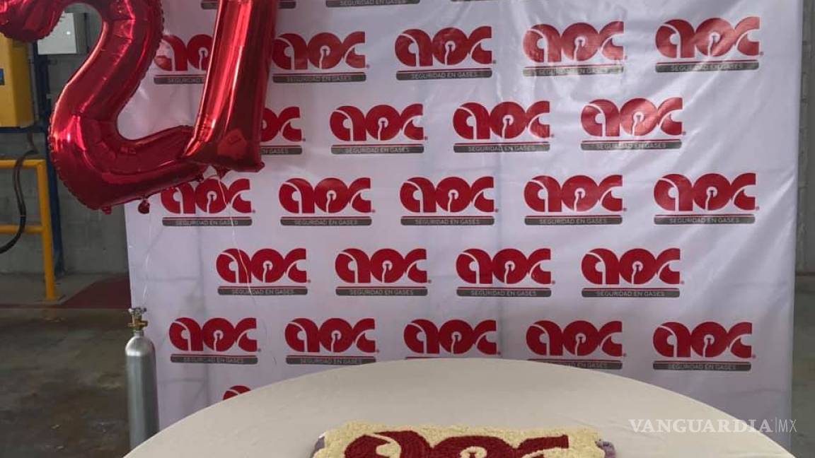 Celebra AOC su 27 aniversario