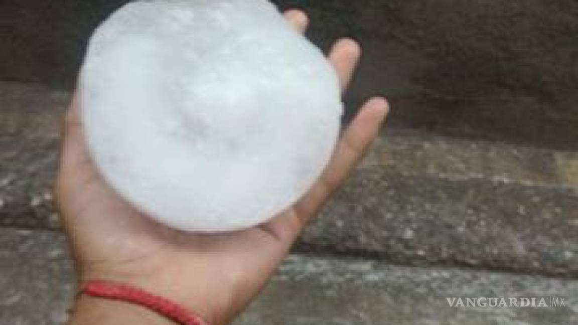 Cae en Monclova granizo del tamaño de una pelota de tenis, por breve e intensa tormenta