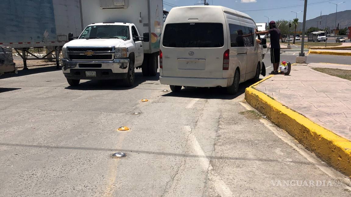 $!En cuatro meses automovilistas saltillenses destruyen tramo de ciclovía rehabilitada