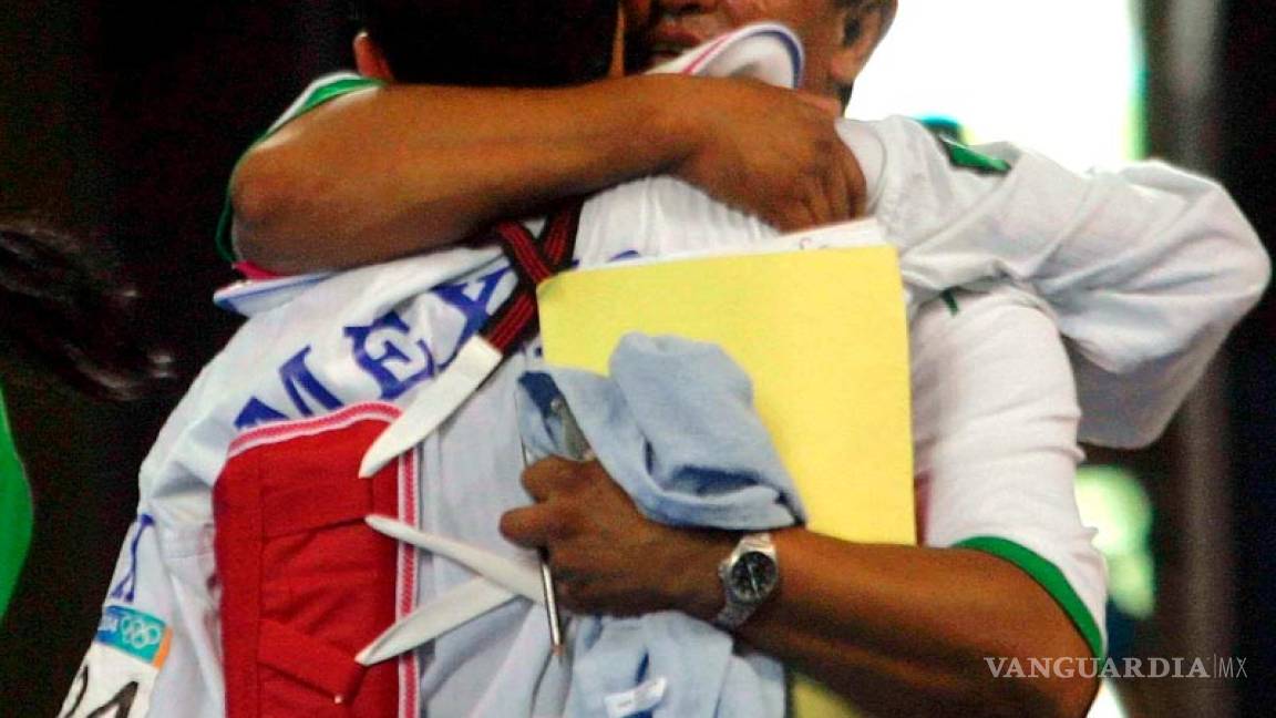 Fallece entrenador olímpico de Taekwondo, padre de Óscar e Iridia Salazar por COVID-19