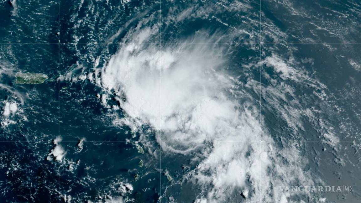Dos tormentas tropicales amenazan con golpear a EU con la fuerza de un huracán al mismo tiempo