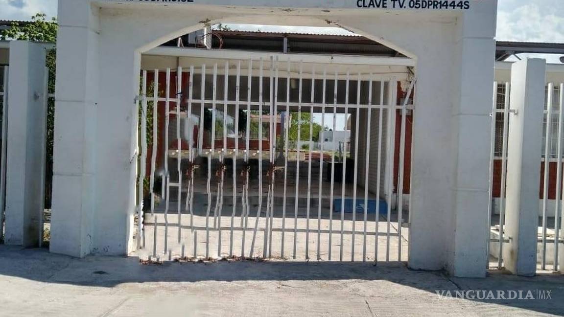 Toman madres de familia primaria en Monclova por desvío de recursos; exigen una investigación