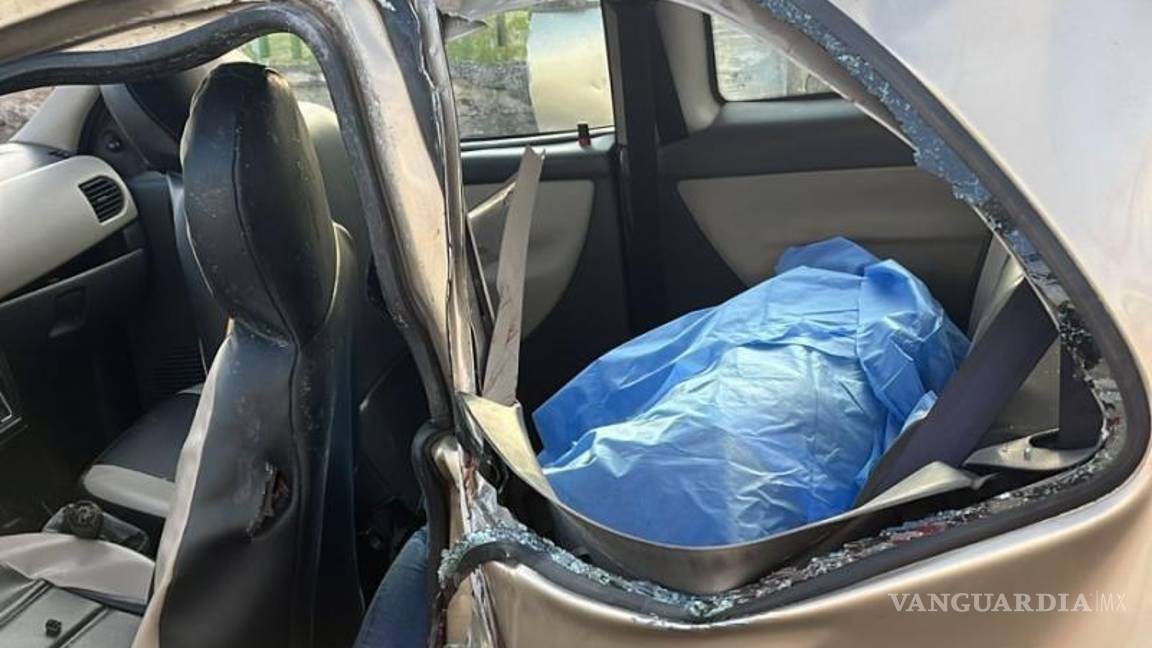 $!El Chevy colisionó contra el poste de concreto, donde perdieron la vida dos mujeres.