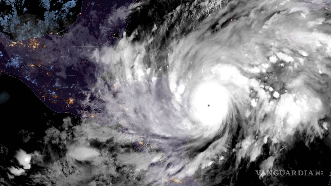 Escala huracán ETA a categoría 4; toca tierra en Nicaragua