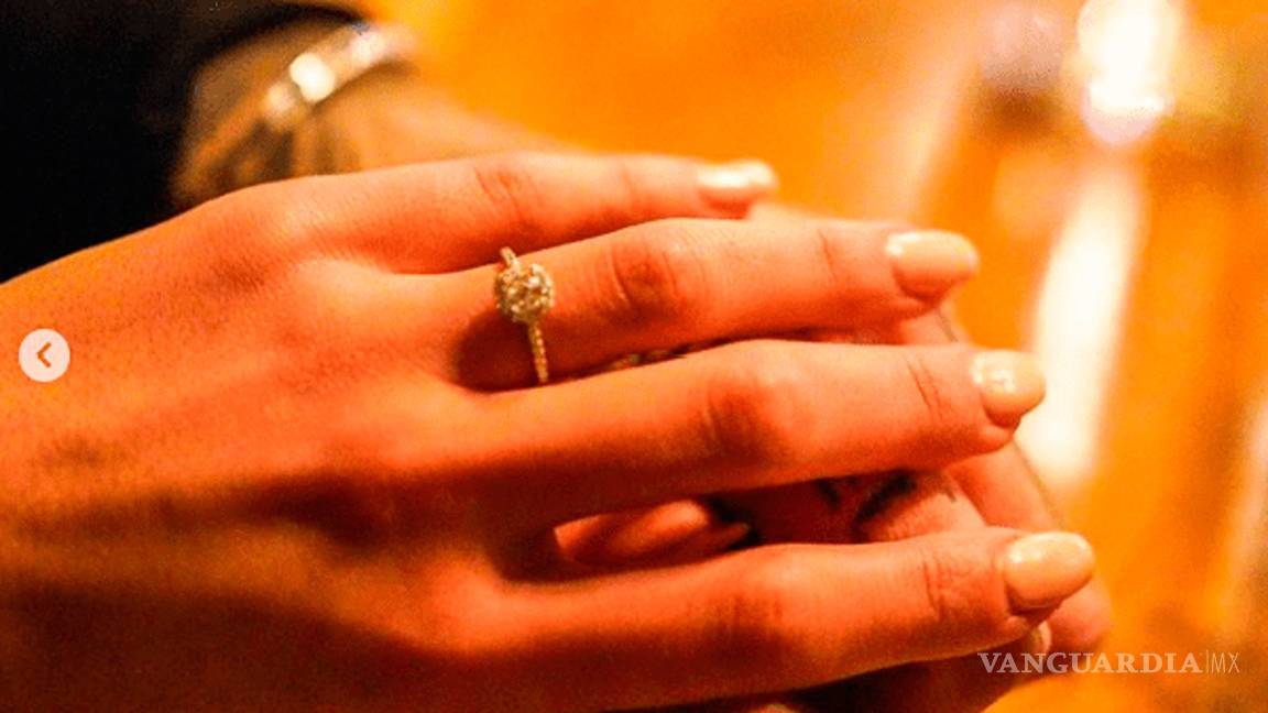 $!¡La ex porno estrella Mia Khalifa se casa!, y ya presume el anillo