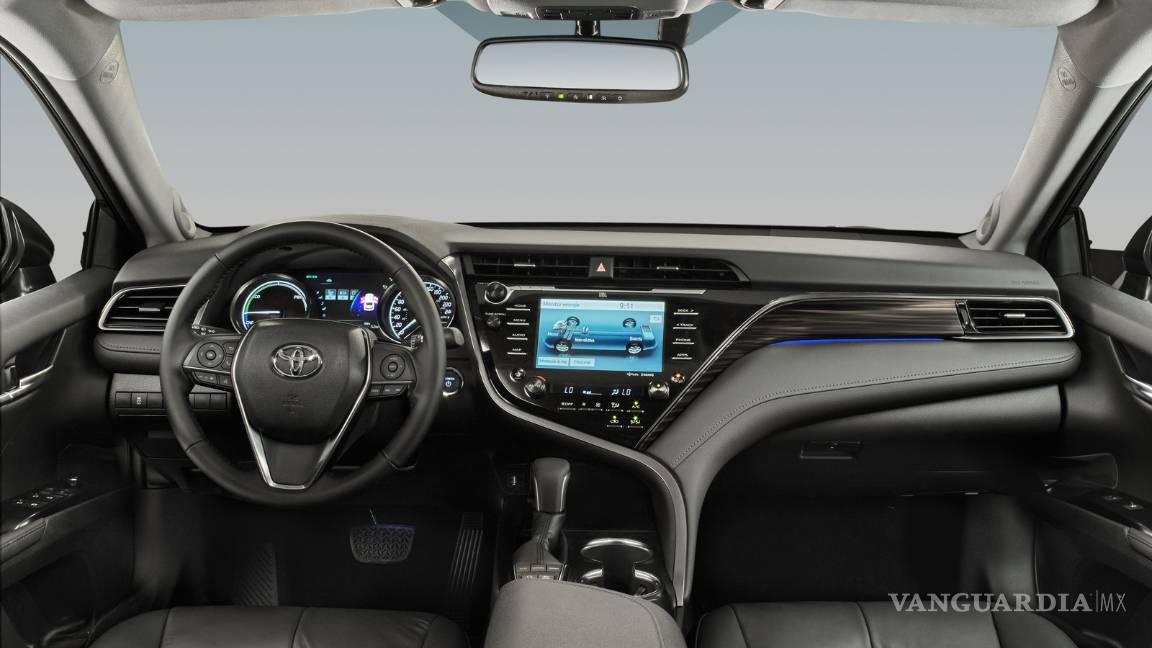 $!Toyota Camry Hybrid llega a México; estos son sus precios, versiones y equipamiento
