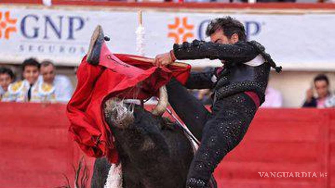 $!Como Joselito, Arturo Macías también fue cornado; sigue en terapia intensiva, tiene un pulmón perforado