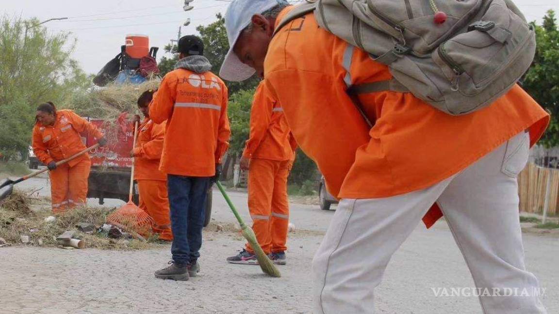 La Ola realiza labores de limpieza al oriente de Torreón