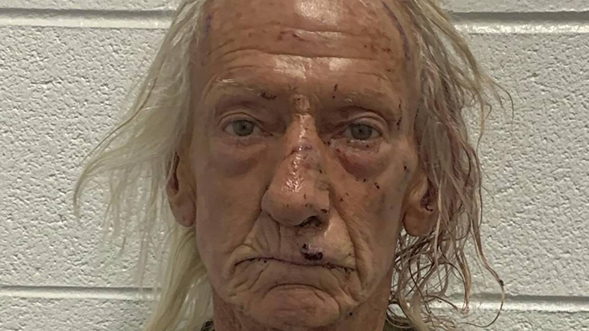 $!Esta imagen de una ficha policial proporcionada por la policía del condado Will en Joliet, Illinois, muestra a Joseph M. Czuba. Czuba acusado de crimen de odio.