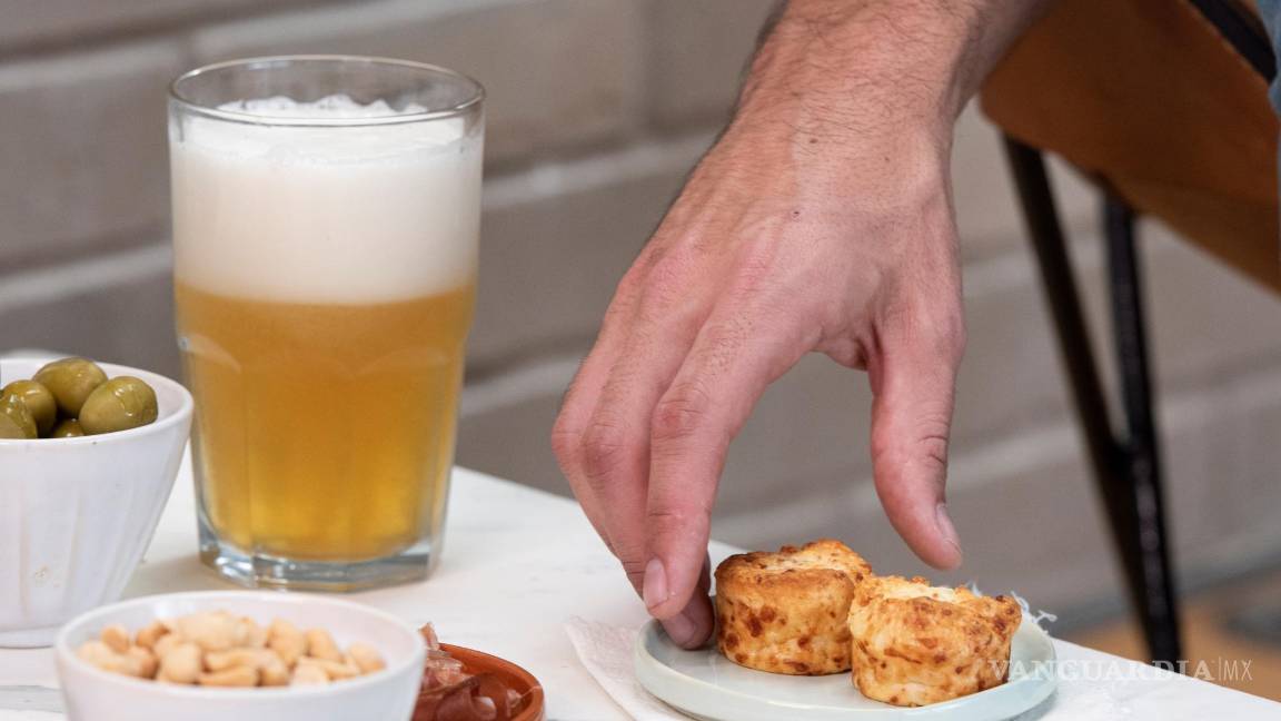 $!Panecillo horneado con sabor a queso. EFE/Tigoût