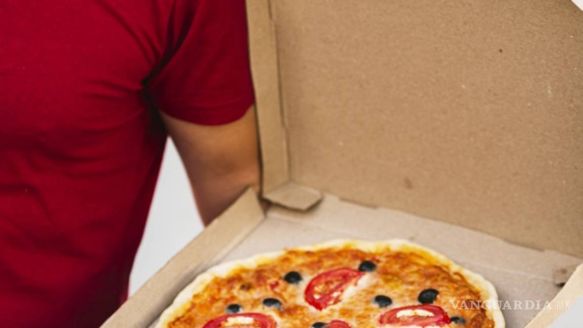 Repartidor de pizza dio positivo a coronavirus y provoca que aíslen 72 familias