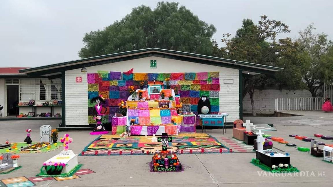 $!¿Ya viste estos altares en Saltillo? Dedicados a familiares, Walt Disney, Juan Gabriel, Cri-Cri y más (Fotos)