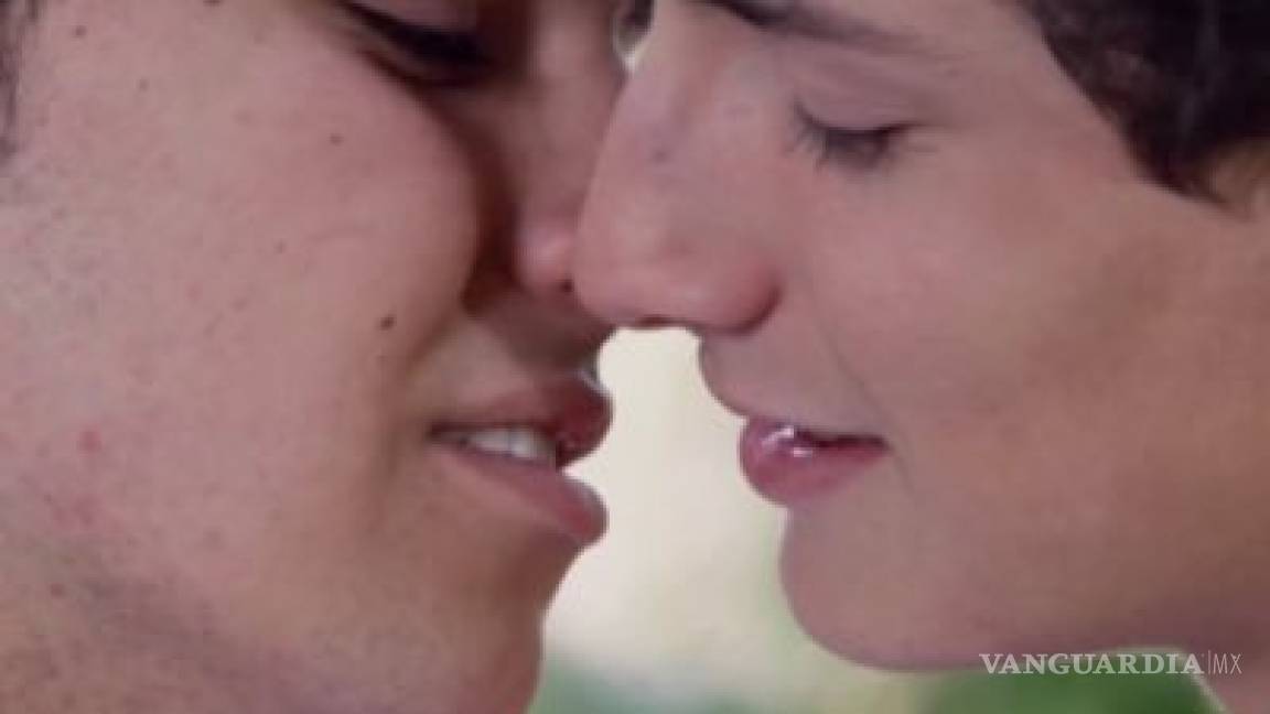#YaBesaloAristemo... fans impactados por posible beso entre 'Aristóteles' y 'Temo' , pareja gay adolescente de Televisa (Video)