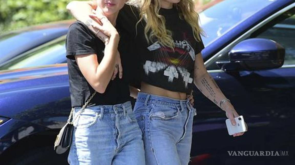 $!Miley Cyrus terminó su relación con Kaitlynn Carter, afirma revista