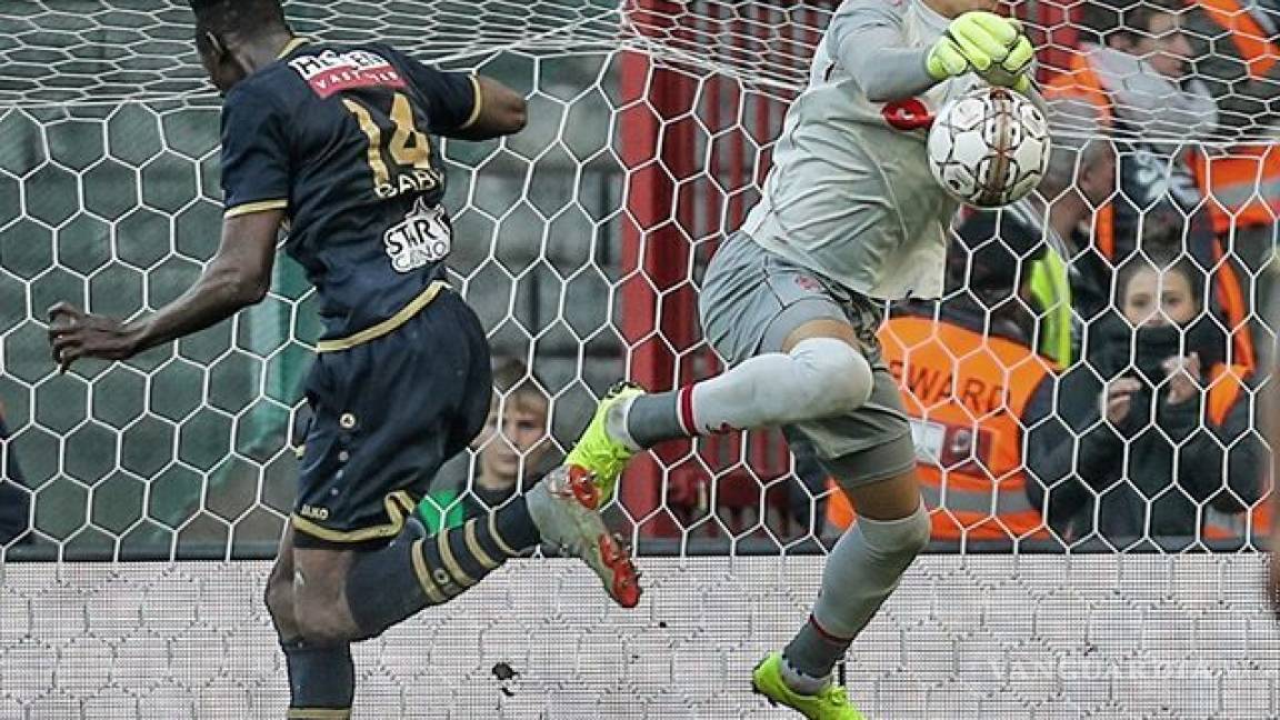 Ochoa y el Standard de Lieja vuelven a perder en Bélgica