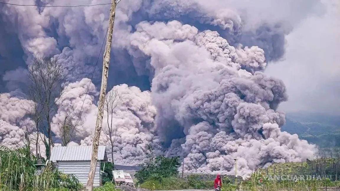 Alerta máxima en Indonesia por erupción del volcán Semeru (videos)