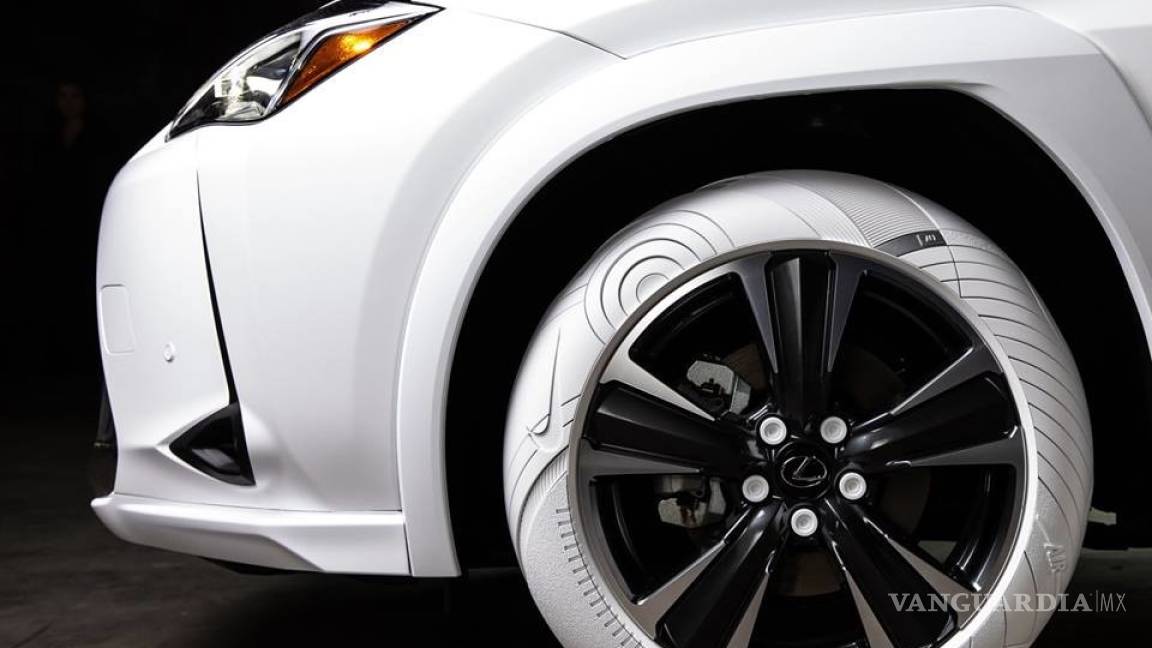 Lexus UX homenajea a los emblemáticos tenis Nike Air Force 1 con unos neumáticos