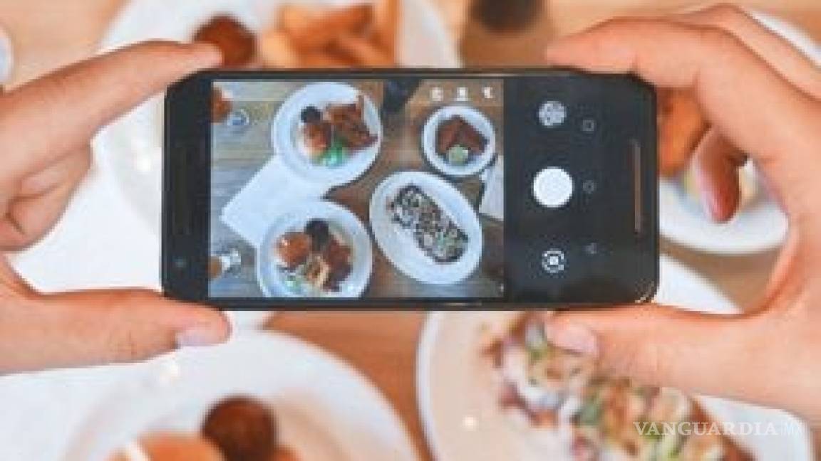 En la mesa sin celulares: las nuevas reglas de los restaurantes de Nueva York