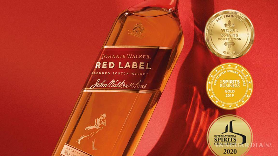 $!El Johnnie Walker de etiqueta roja es un whisky ‘blended’ y se compone de la combinación de más de 30 barricas.