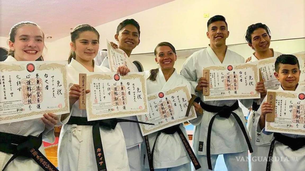 Karatecas de Nogiwa Dojo aprueban su examen promocional de cintas negras