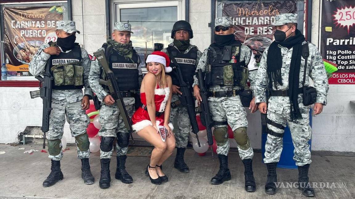 Sexy 'Santa' se tomó foto con elementos de la Guardia Nacional