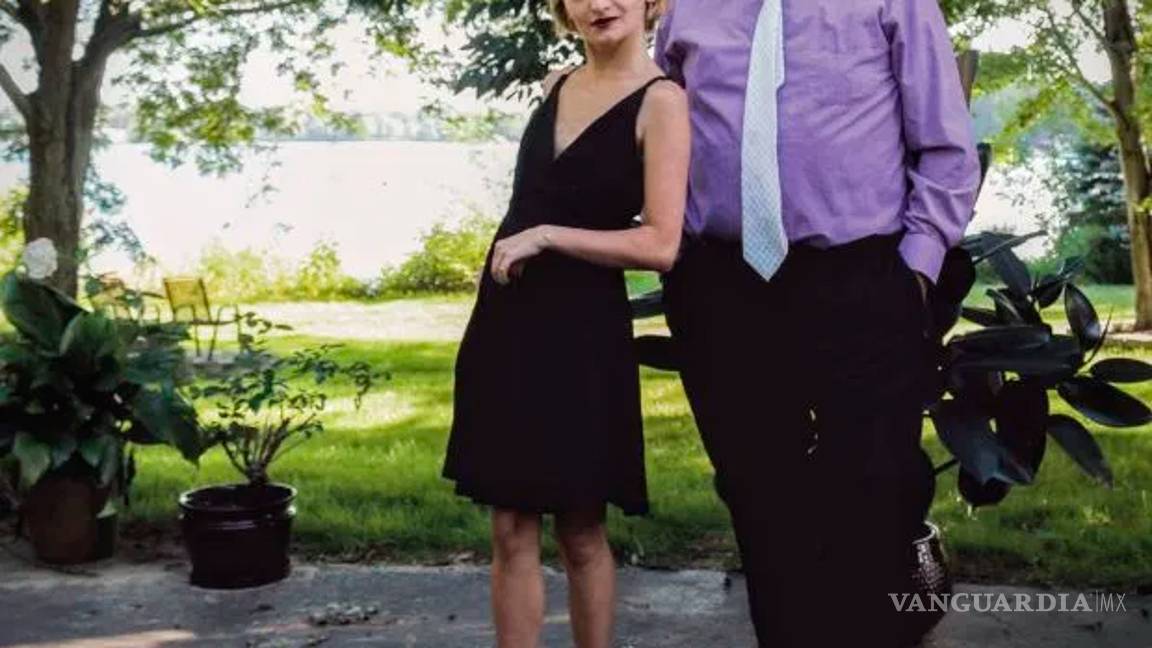 $!Parece de 15 años, pero tiene 27, ¡y su novio tiene 54!