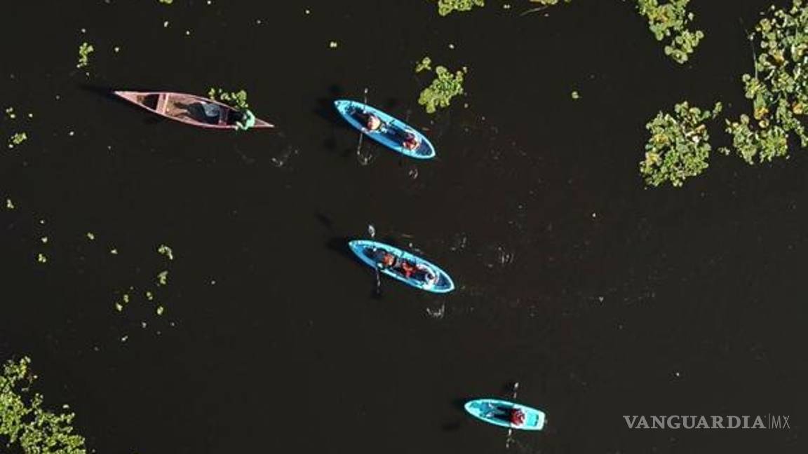 $!Existen diferentes paquetes y precios para los paseos en kayak en Xochimilco.
