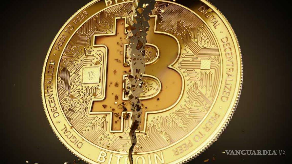 Bitcoin se derrumba, pierde casi 50% de su valor