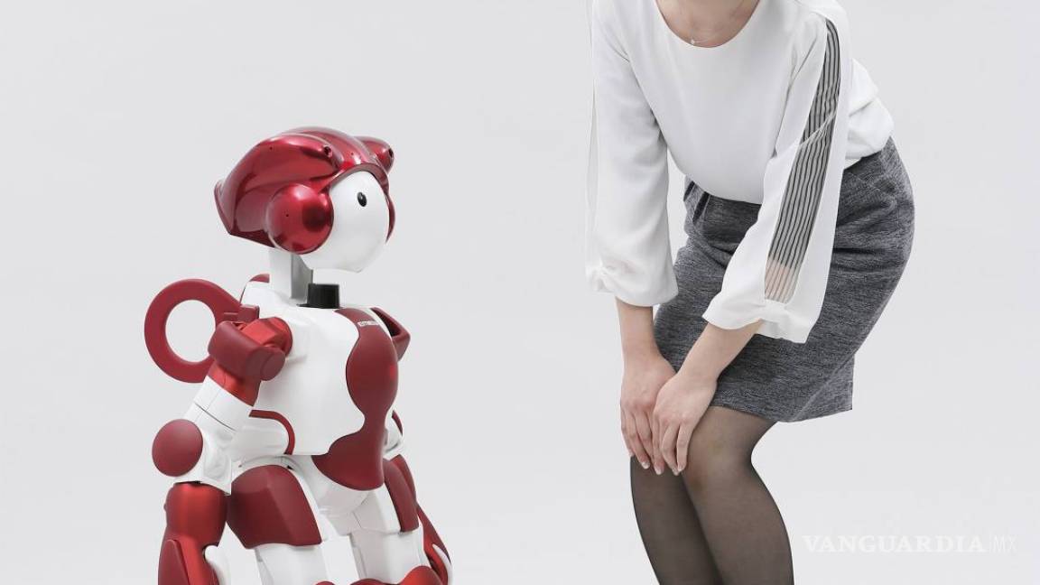 Hitachi presenta Emiew 3, su nuevo robot destinado a la atención al cliente
