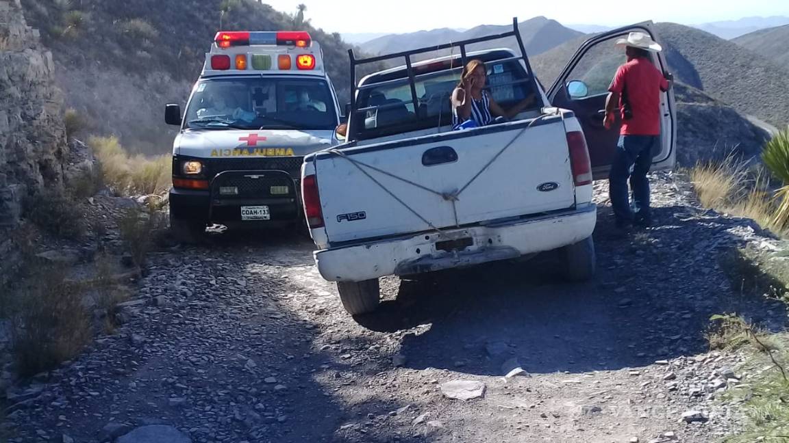 $!Cinco campesinos se intoxican con alcohol adulterado en Parras; muere uno