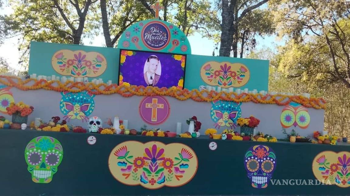 $!¿Ya viste estos altares en Saltillo? Dedicados a familiares, Walt Disney, Juan Gabriel, Cri-Cri y más (Fotos)