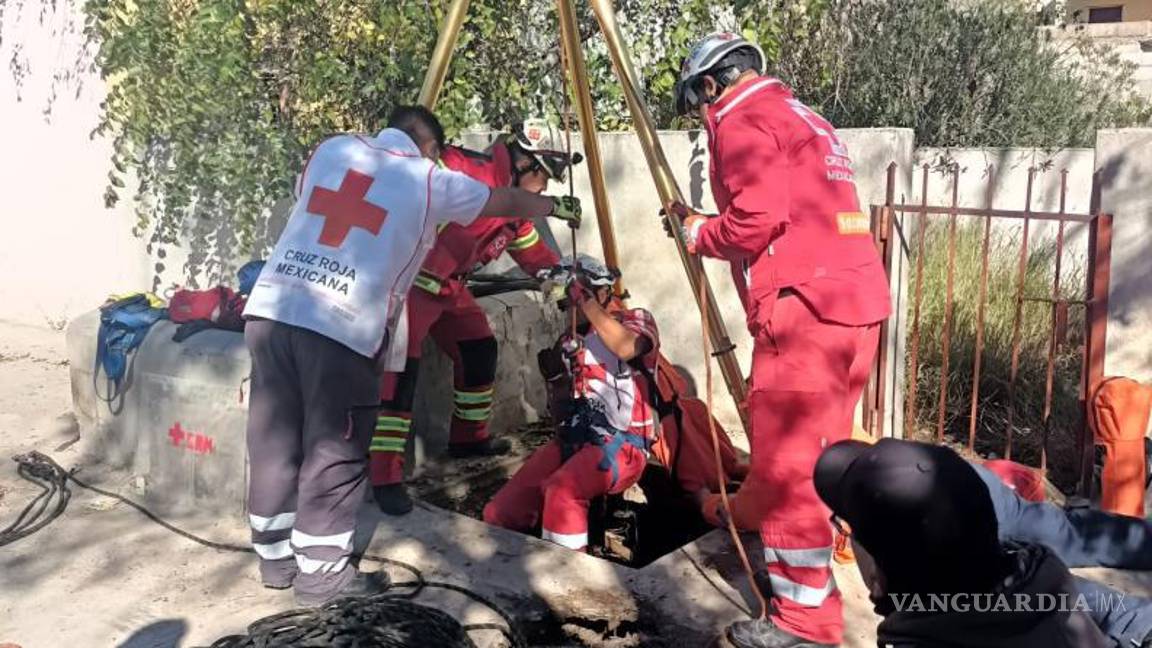 $!Con la ayuda de un trípode fue que los rescatistas trabajaron.