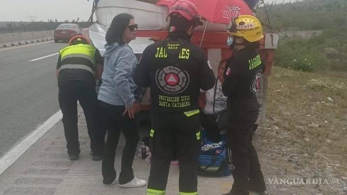 Tráiler sin frenos impacta a vehículo familiar en la autopista Monterrey-Saltillo