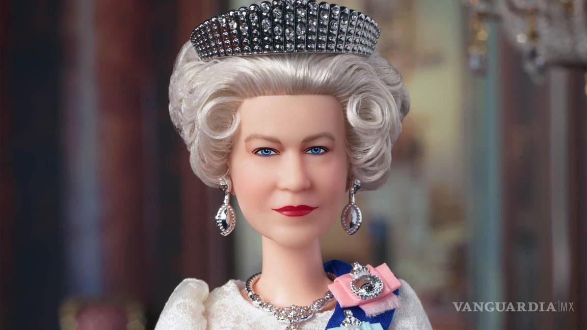 Reina Isabel II ya cuenta con su propia muñeca Barbie