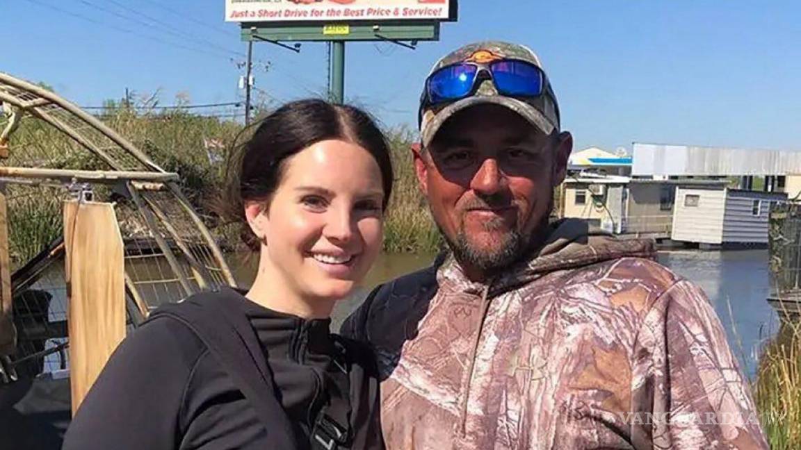 $!¡Lana Del Rey dio el ‘Sí’! Jeremy Dufrene, guía turístico de caimanes, es el afortunado
