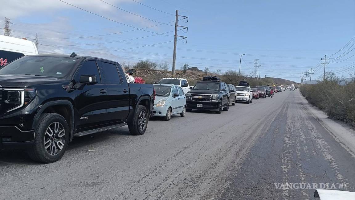 Pasan paisanos hasta siete horas de espera en garita Allende, la otra cara del turismo