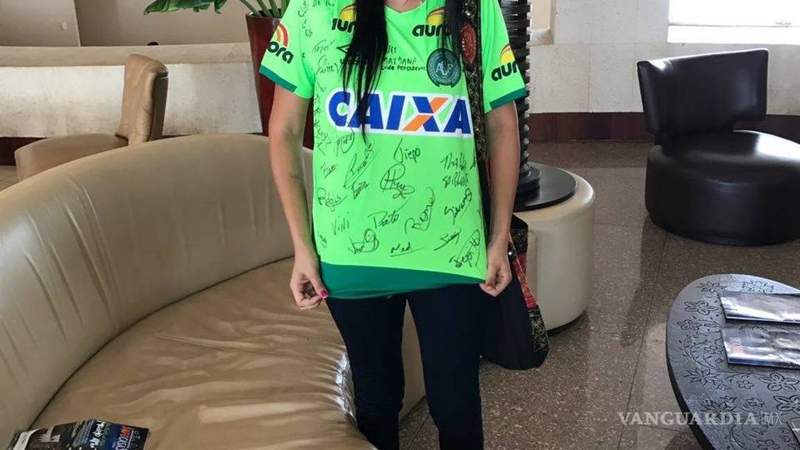 $!Chapecoense se reunió con azafata que sobrevivió a la tragedia
