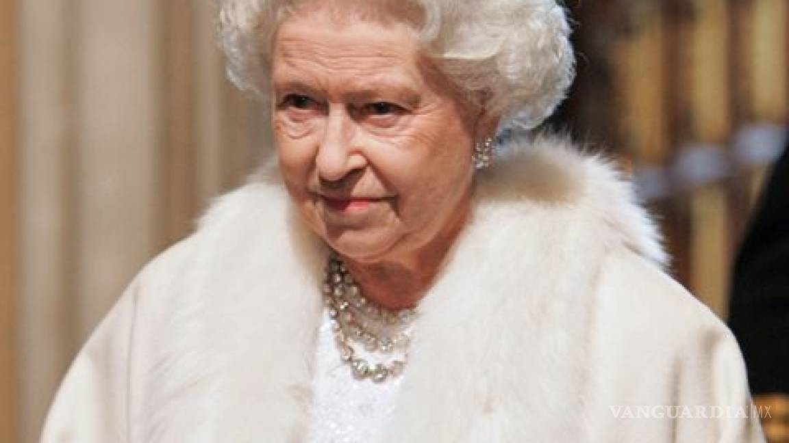 La reina Isabel II se despide de las pieles