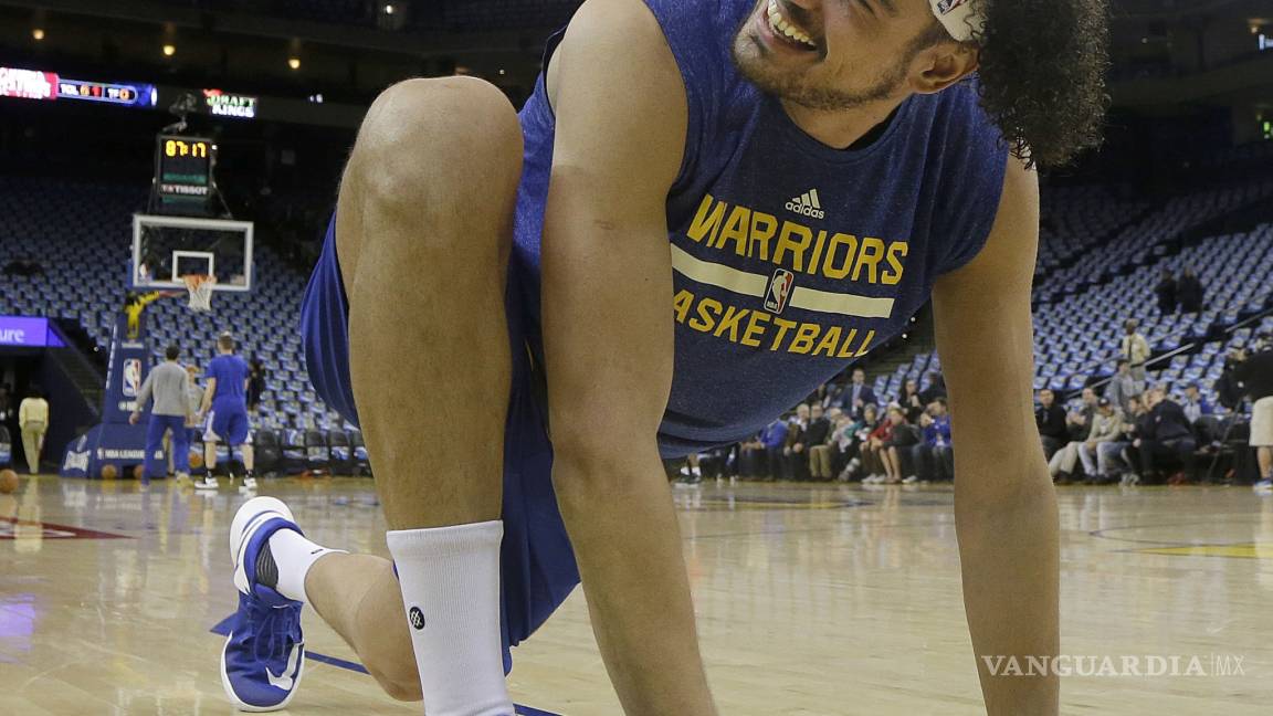 Warriors dan de baja a Varejao