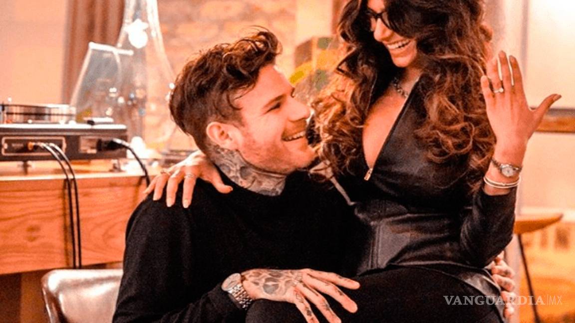 $!¡La ex porno estrella Mia Khalifa se casa!, y ya presume el anillo