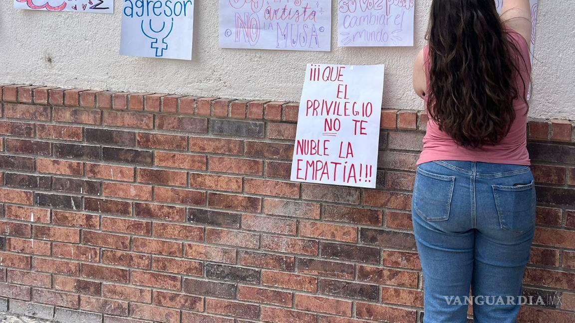 $!La conferencia impartida en la Universidad La Salle Saltillo, como parte de las actividades del 8M, incluyeron una marcha en silencio por los pasillos y una exposición artística