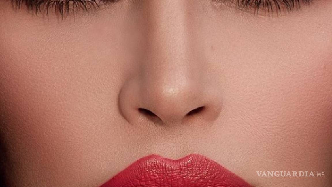 Kim Kardashian promueve colección de cosméticos para el día de San Valentín