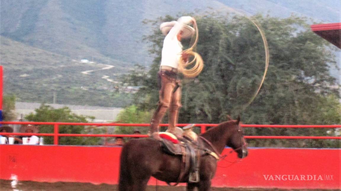 Charros se lucen en el ruedo del Circuito Coahuilense