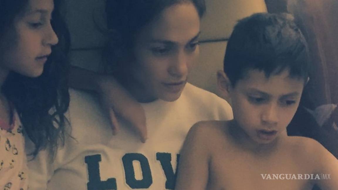 Jennifer López presume su amor de madre sin filtros