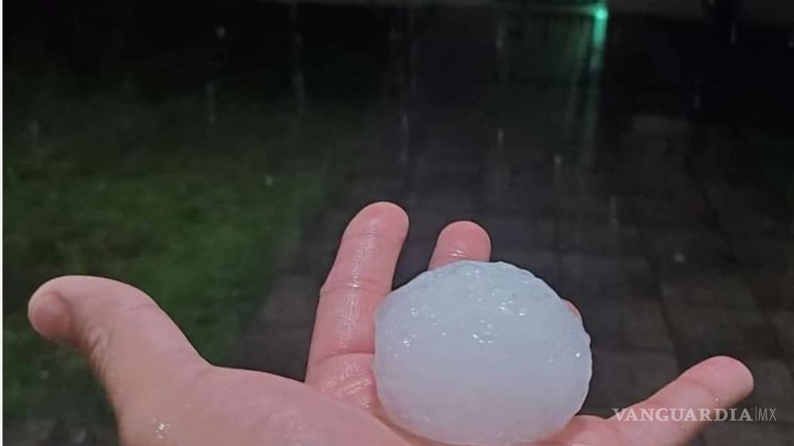 $!‘Golpea’ granizo a Nueva Rosita, Coahuila; reportan daños en clínica del IMSS