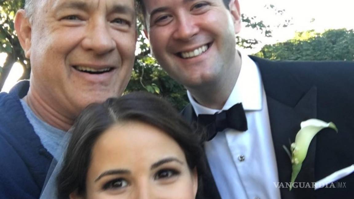 Tom Hanks sorprende a pareja en su boda